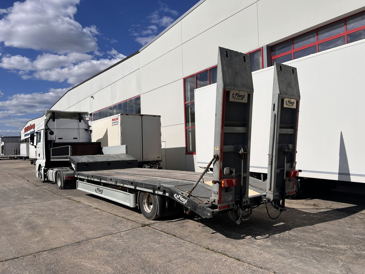 1 Achs Satteltieflader - Semi-trailer low bed: gambar 5 1 Achs Satteltieflader - Semi-trailer low bed: gambar 5