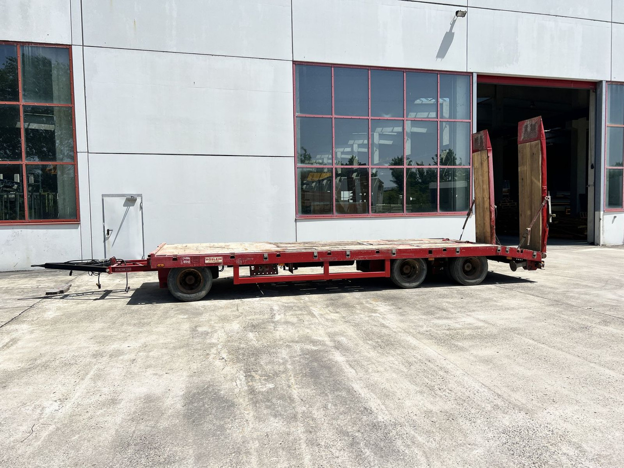 3 Achs Tiefladeranhänger mit gerader Ladefläche - Trailer low bed: gambar 1 3 Achs Tiefladeranhänger mit gerader Ladefläche - Trailer low bed: gambar 1