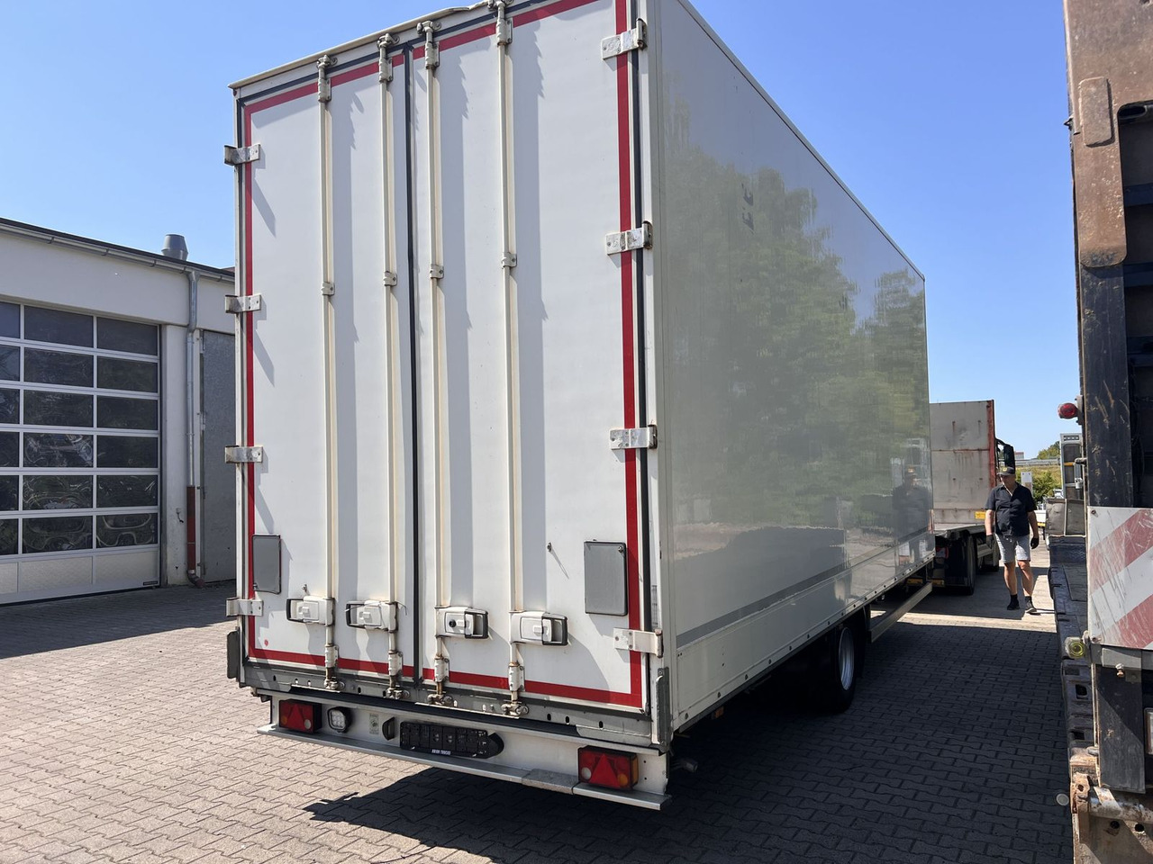 Ackermann 1 Achs Planenanhänger 10,5 t GG - Trailer kotak tertutup: gambar 3 Ackermann 1 Achs Planenanhänger 10,5 t GG - Trailer kotak tertutup: gambar 3