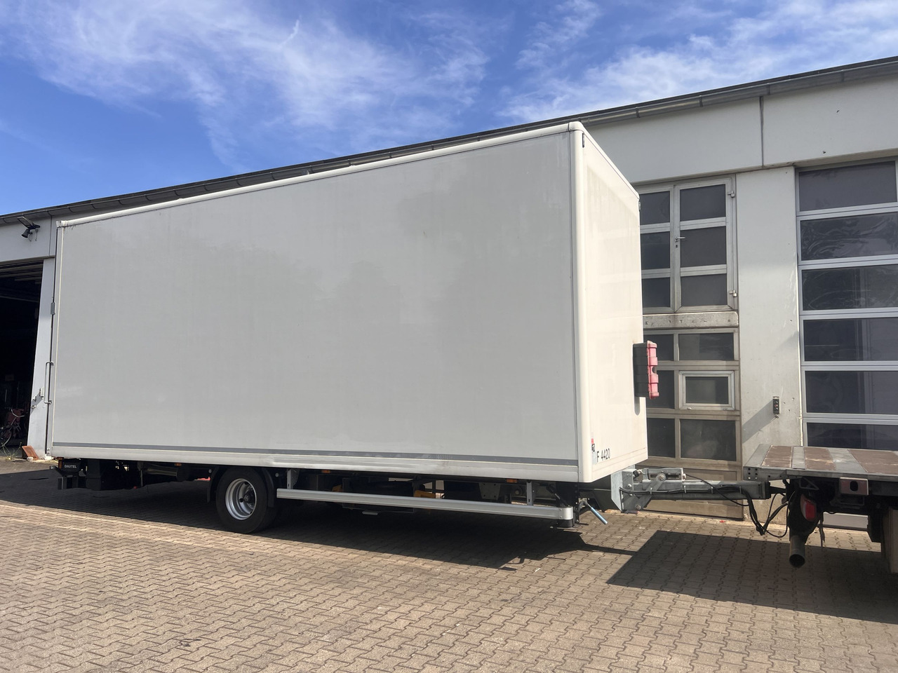 Ackermann Z-KA-F10.5/7,5 1 Achs Kofferanhänger mit Ladebordwand 10,5 t GG - Trailer kotak tertutup: gambar 3 Ackermann Z-KA-F10.5/7,5 1 Achs Kofferanhänger mit Ladebordwand 10,5 t GG - Trailer kotak tertutup: gambar 3