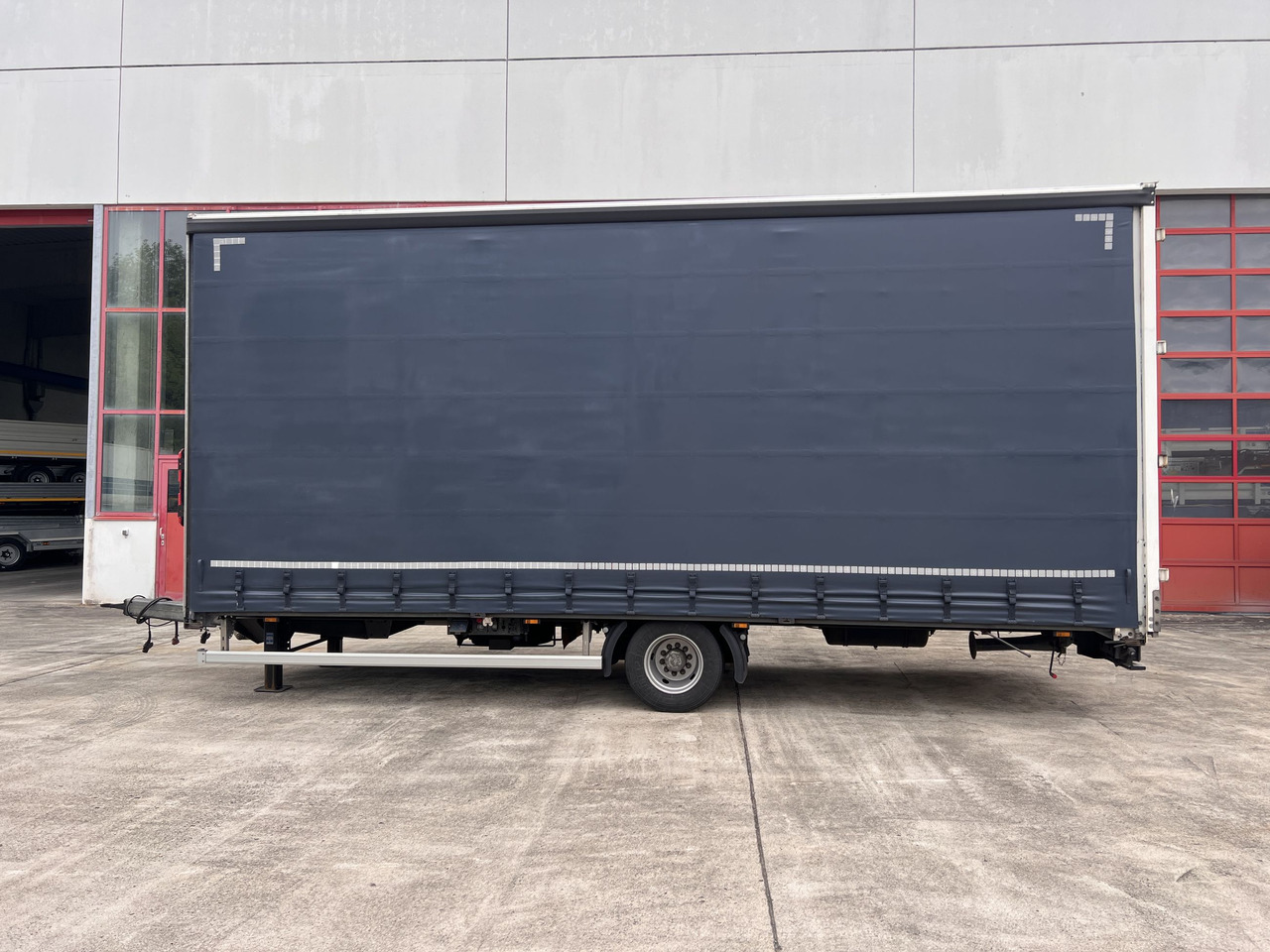 Trailer dengan terpal samping Ackermann Z-KA-F10.5/7,6 1 Achs Jumbo- Planenanhänger 10,5 t GG: gambar 11 Trailer dengan terpal samping Ackermann Z-KA-F10.5/7,6 1 Achs Jumbo- Planenanhänger 10,5 t GG: gambar 11