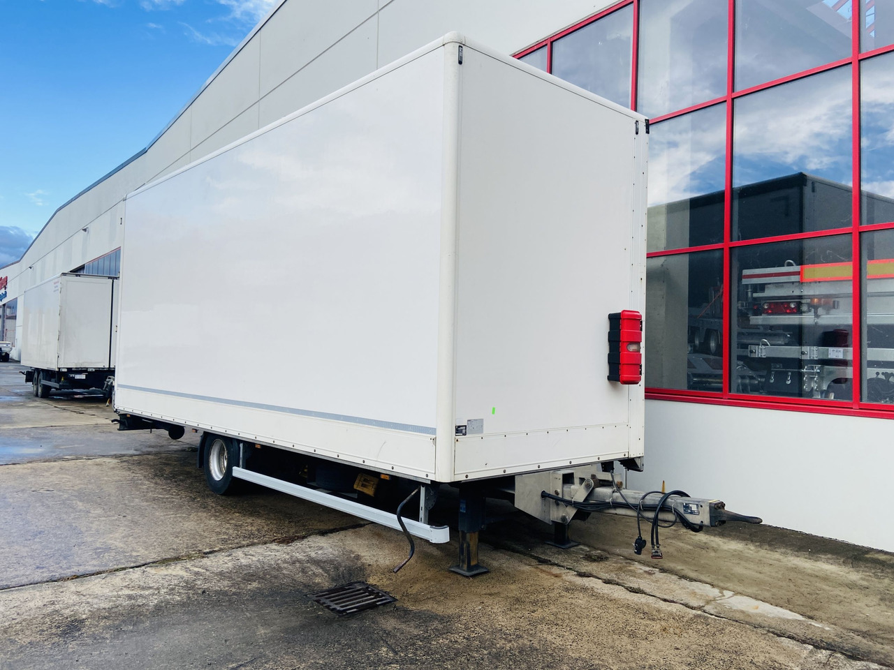 Ackermann Z-KA-F10.5/7,6 1 Achs Planenanhänger 10,5 t GG - Trailer kotak tertutup: gambar 5 Ackermann Z-KA-F10.5/7,6 1 Achs Planenanhänger 10,5 t GG - Trailer kotak tertutup: gambar 5