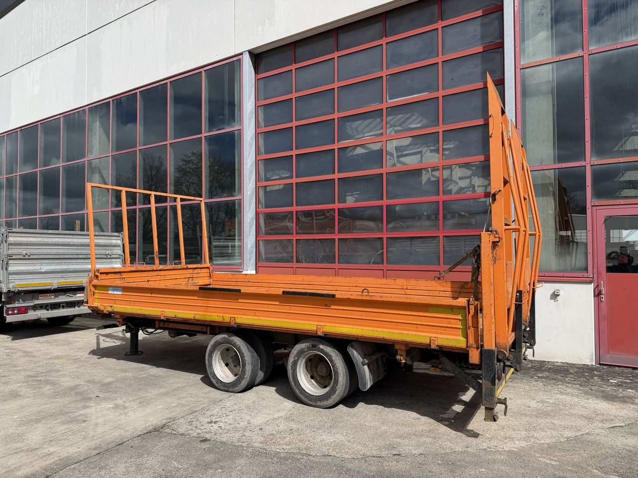 Blomenroehr 896/14000 14 t Tandem 2 Seiten Kipper Tieflader - Trailer jungkit: gambar 2 Blomenroehr 896/14000 14 t Tandem 2 Seiten Kipper Tieflader - Trailer jungkit: gambar 2