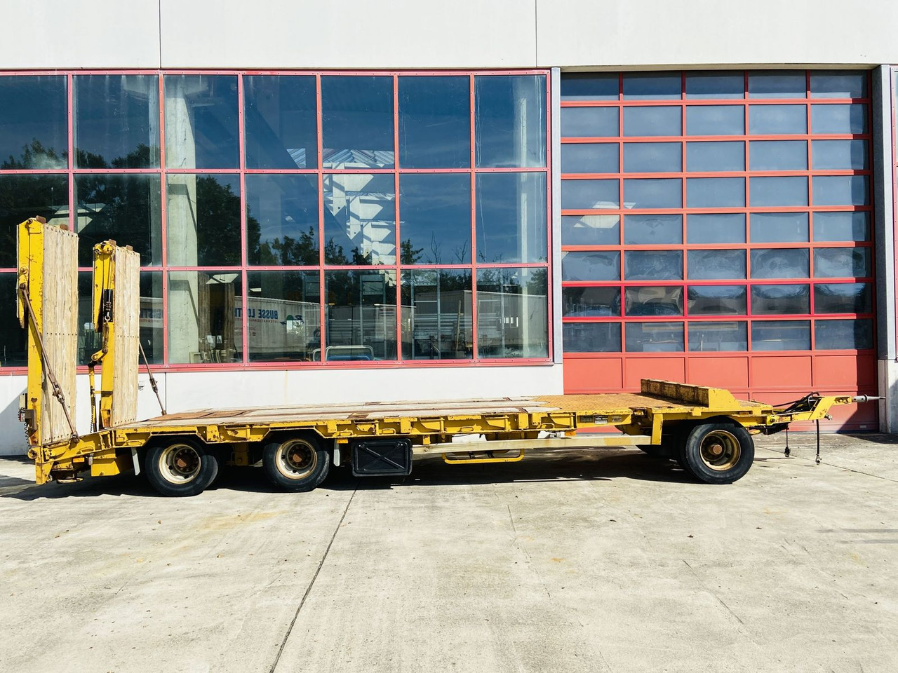 Goldhofer 3 Achs Tiefladeranhänger - Trailer low bed: gambar 1 Goldhofer 3 Achs Tiefladeranhänger - Trailer low bed: gambar 1