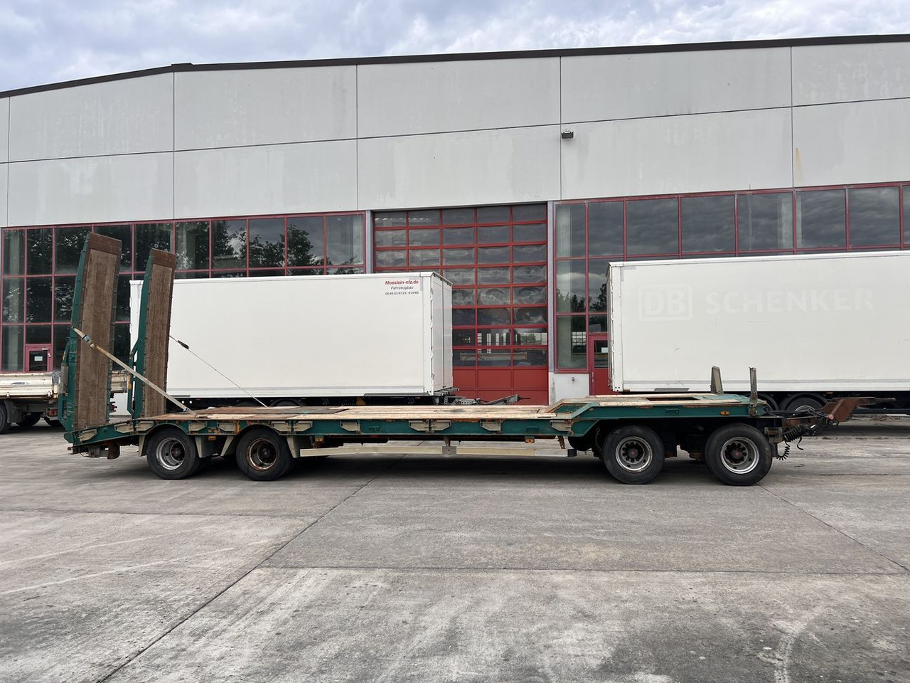 Humbaur 4 Achs Tiefladeranhänger - Trailer low bed: gambar 1 Humbaur 4 Achs Tiefladeranhänger - Trailer low bed: gambar 1