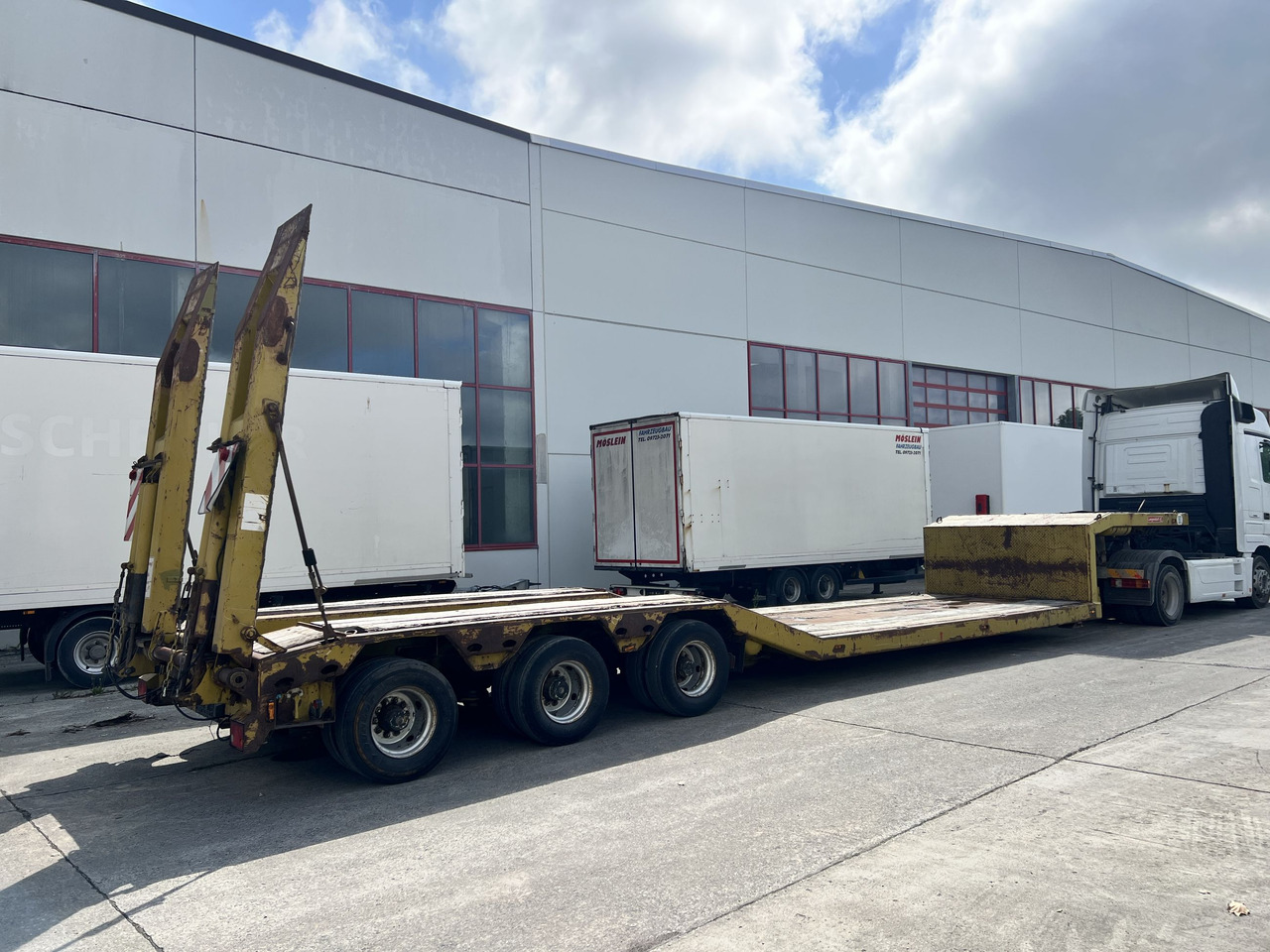 LANGENDORF SATBUE 30/38 3 Achs Tiefbett- Satteltieflader - Semi-trailer low bed: gambar 2 LANGENDORF SATBUE 30/38 3 Achs Tiefbett- Satteltieflader - Semi-trailer low bed: gambar 2