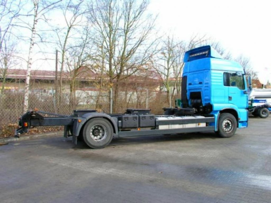 MAN 18.410 TGA2 Achs BDF- LKW - Pengangkut kontainer/ Container truck: gambar 4 MAN 18.410 TGA2 Achs BDF- LKW - Pengangkut kontainer/ Container truck: gambar 4