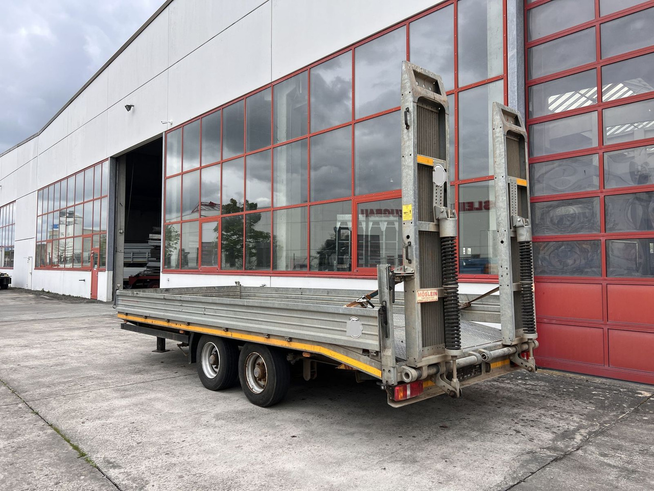 Möslein 13 t Tandemtieflader - Trailer low bed: gambar 5 Möslein 13 t Tandemtieflader - Trailer low bed: gambar 5