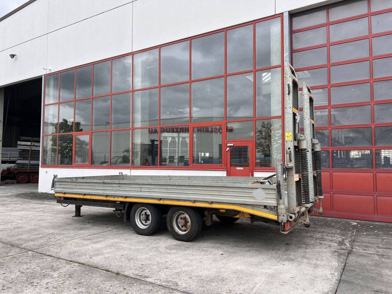 Möslein 13 t Tandemtieflader - Trailer low bed: gambar 4 Möslein 13 t Tandemtieflader - Trailer low bed: gambar 4