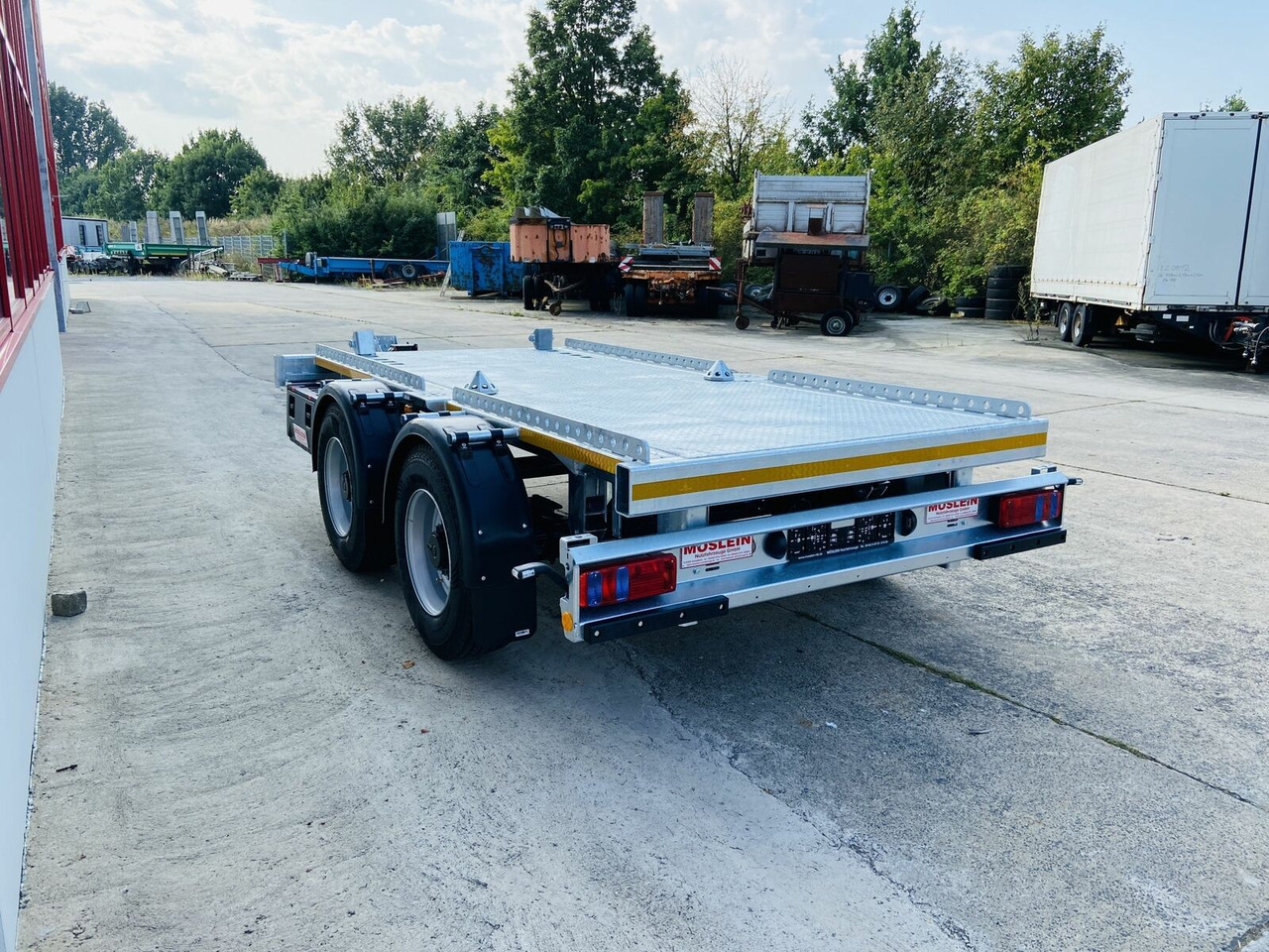 Möslein 14 t Tandem- Absetzmuldenanhänger,geschlossenen - Trailer lewati: gambar 3 Möslein 14 t Tandem- Absetzmuldenanhänger,geschlossenen - Trailer lewati: gambar 3