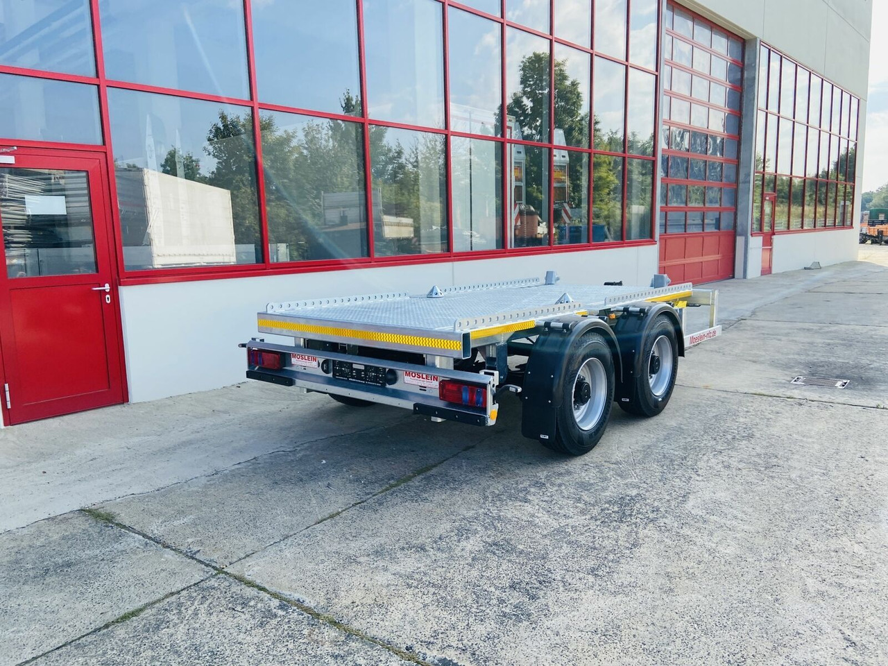 Möslein 14 t Tandem- Absetzmuldenanhänger,geschlossenen - Trailer lewati: gambar 2 Möslein 14 t Tandem- Absetzmuldenanhänger,geschlossenen - Trailer lewati: gambar 2