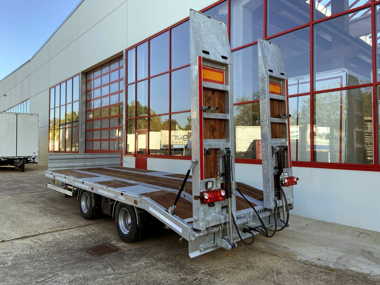 Möslein 21 t Tandemtieflader, hydr. Rampen, NEU - Trailer low bed: gambar 3 Möslein 21 t Tandemtieflader, hydr. Rampen, NEU - Trailer low bed: gambar 3