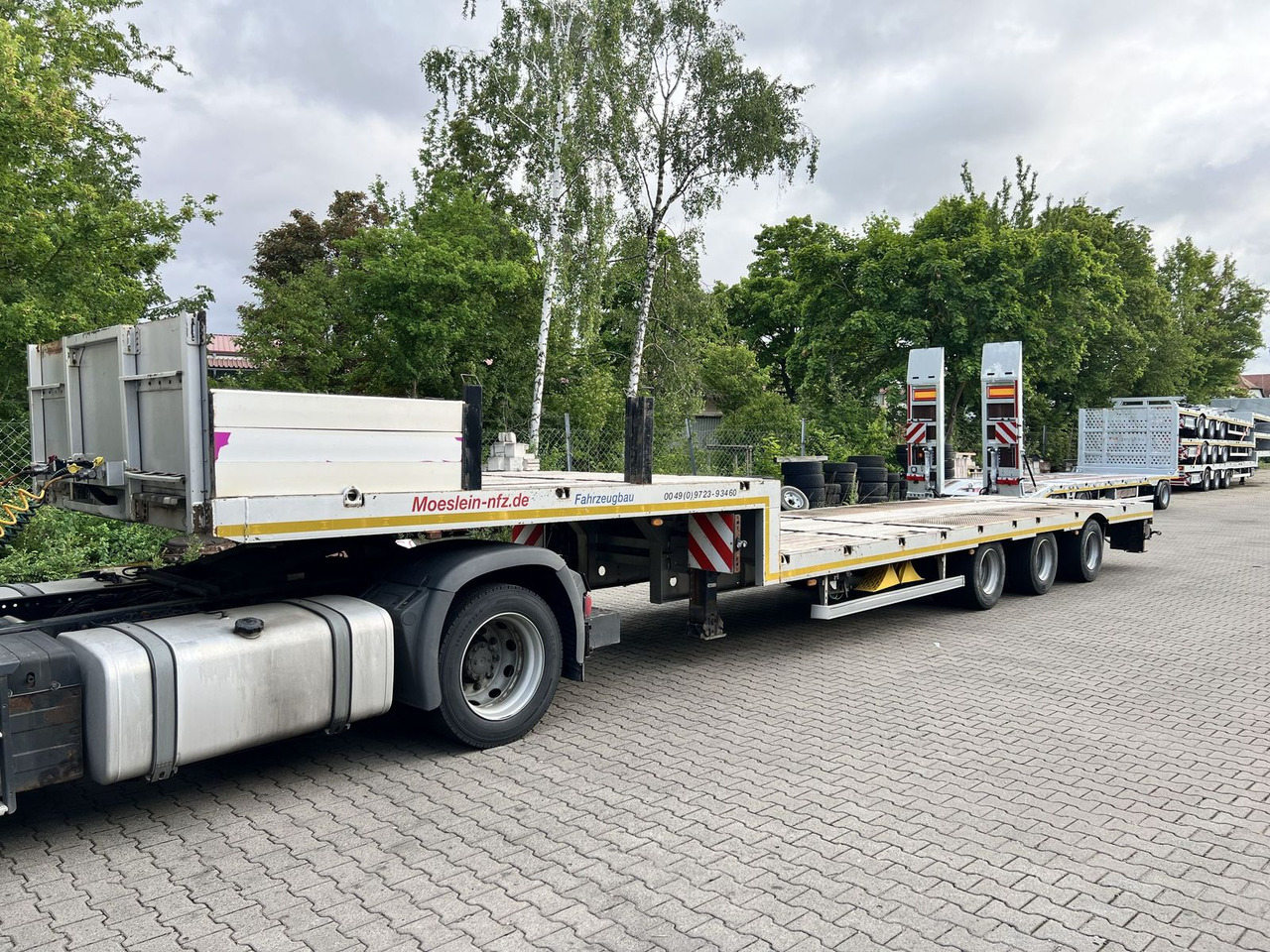 Möslein 3 Achs Satteltieflader - Semi-trailer low bed: gambar 2 Möslein 3 Achs Satteltieflader - Semi-trailer low bed: gambar 2