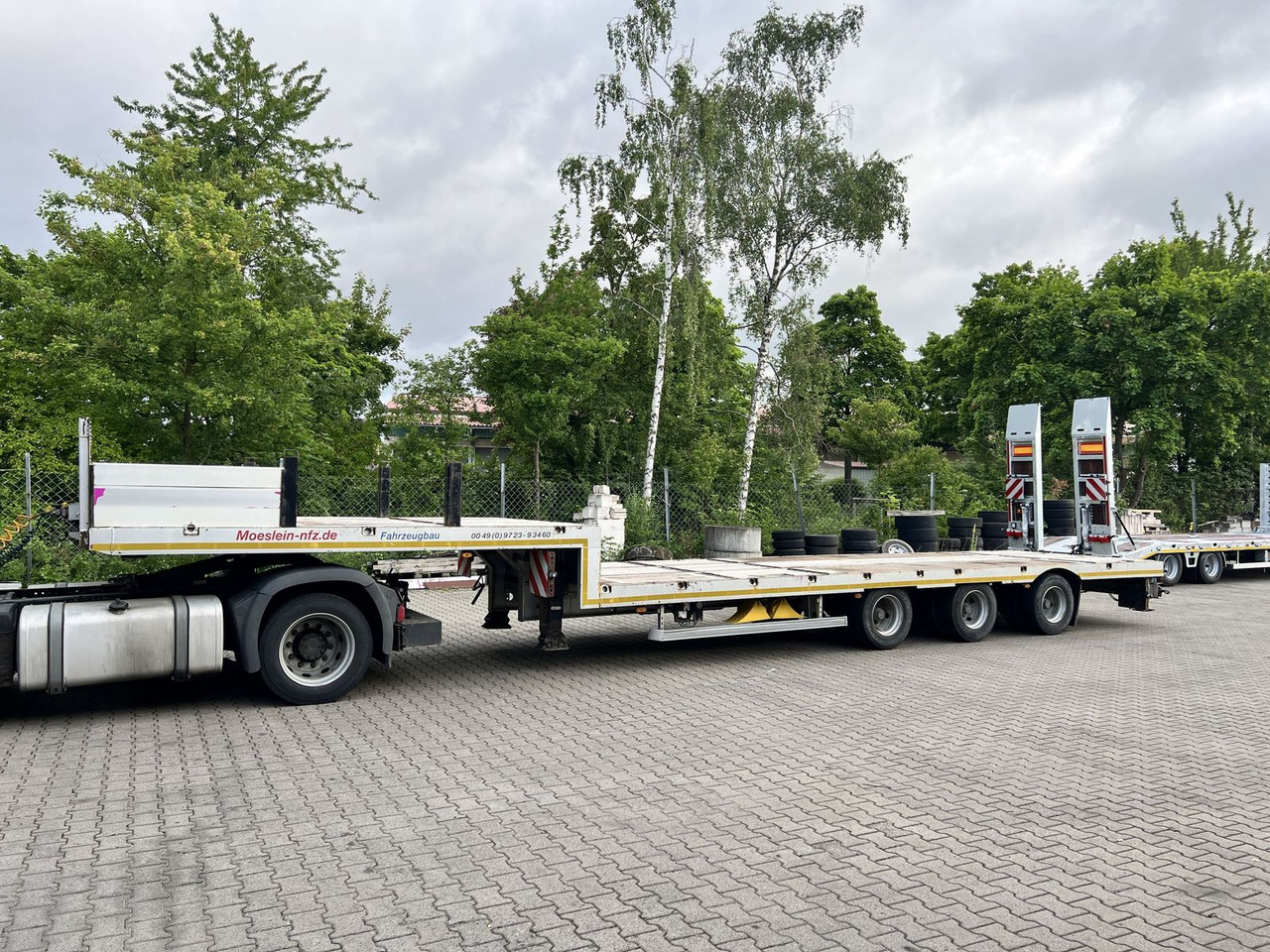 Möslein 3 Achs Satteltieflader - Semi-trailer low bed: gambar 1 Möslein 3 Achs Satteltieflader - Semi-trailer low bed: gambar 1