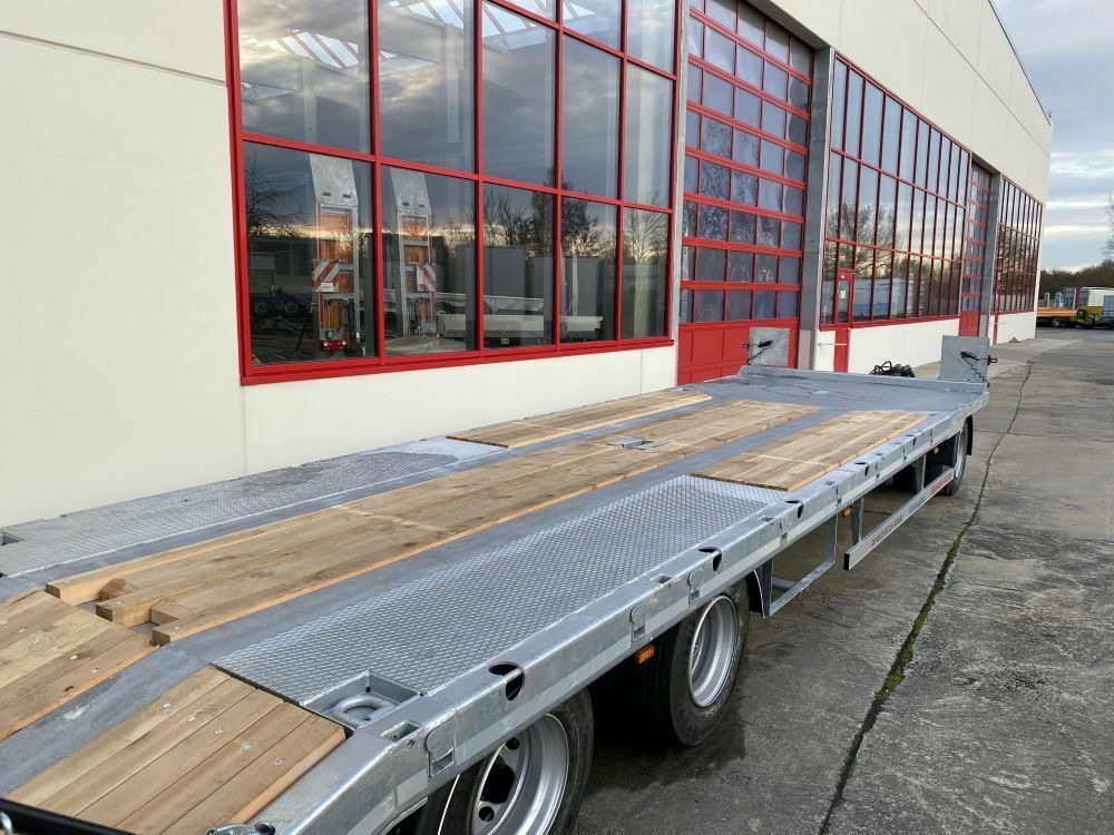 Möslein 3 Achs Tieflader mit gerader Ladefläche 9 m, Ne - Trailer low bed: gambar 5 Möslein 3 Achs Tieflader mit gerader Ladefläche 9 m, Ne - Trailer low bed: gambar 5