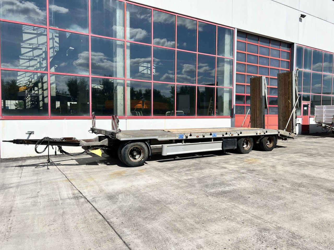 Möslein 3 Achs Tiefladeranhänger - Trailer low bed: gambar 4 Möslein 3 Achs Tiefladeranhänger - Trailer low bed: gambar 4