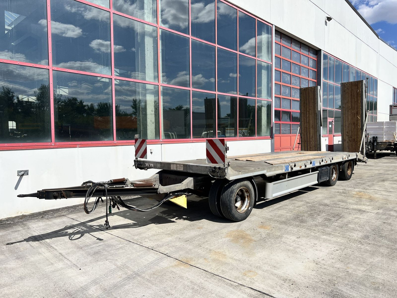 Möslein 3 Achs Tiefladeranhänger - Trailer low bed: gambar 5 Möslein 3 Achs Tiefladeranhänger - Trailer low bed: gambar 5