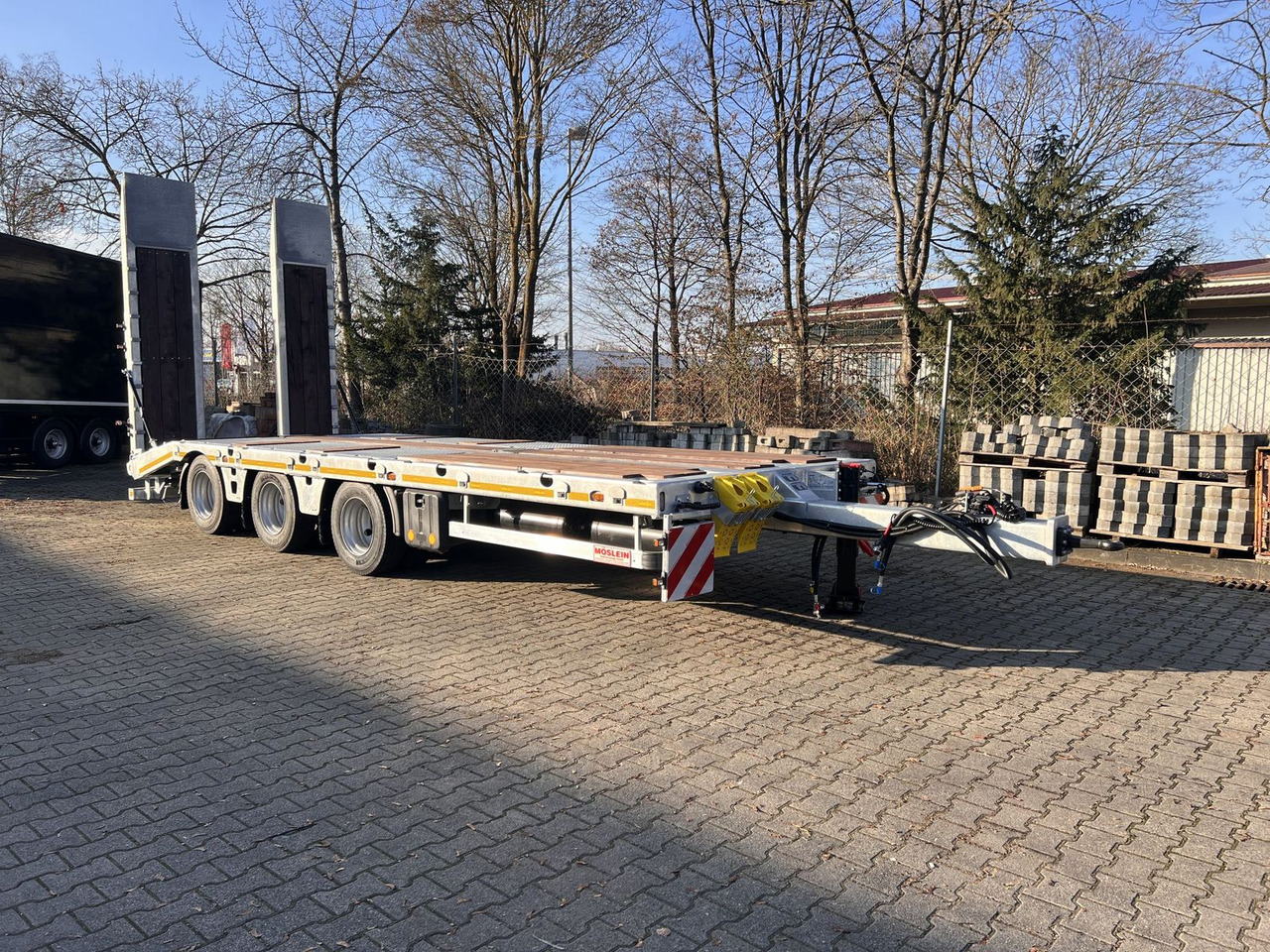 Möslein 34 t GG Tridem- Tieflader 3 Achs, gelenktNeufah - Trailer low bed: gambar 4 Möslein 34 t GG Tridem- Tieflader 3 Achs, gelenktNeufah - Trailer low bed: gambar 4