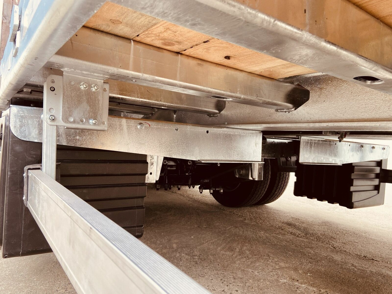 Trailer low bed Möslein  34 t GG Tridem- Tieflader 3 Achs, gelenktNeufah: gambar 10