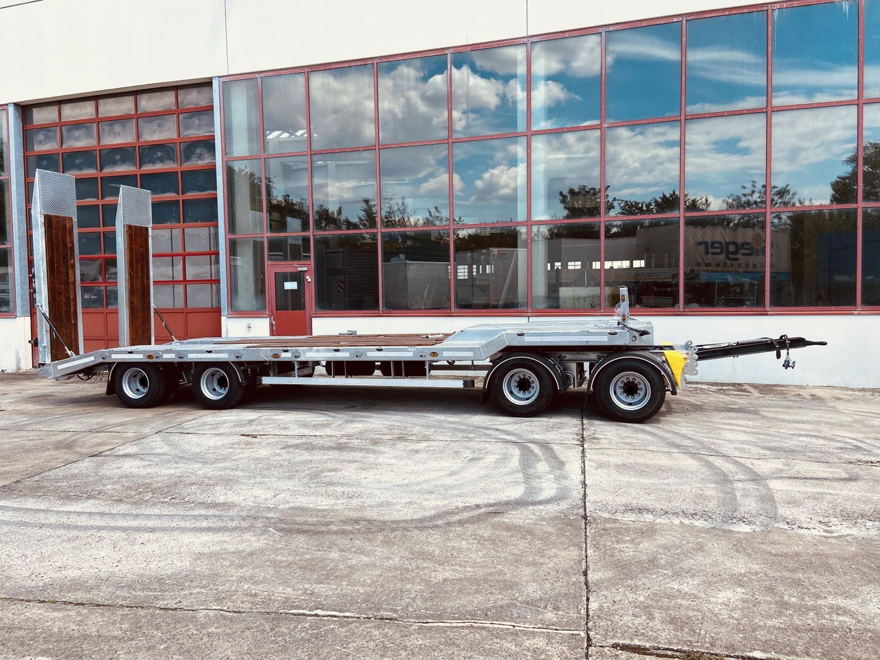 Möslein 4 Achs Tieflader- Anhänger, Neufahrzeug - Trailer low bed: gambar 2 Möslein 4 Achs Tieflader- Anhänger, Neufahrzeug - Trailer low bed: gambar 2