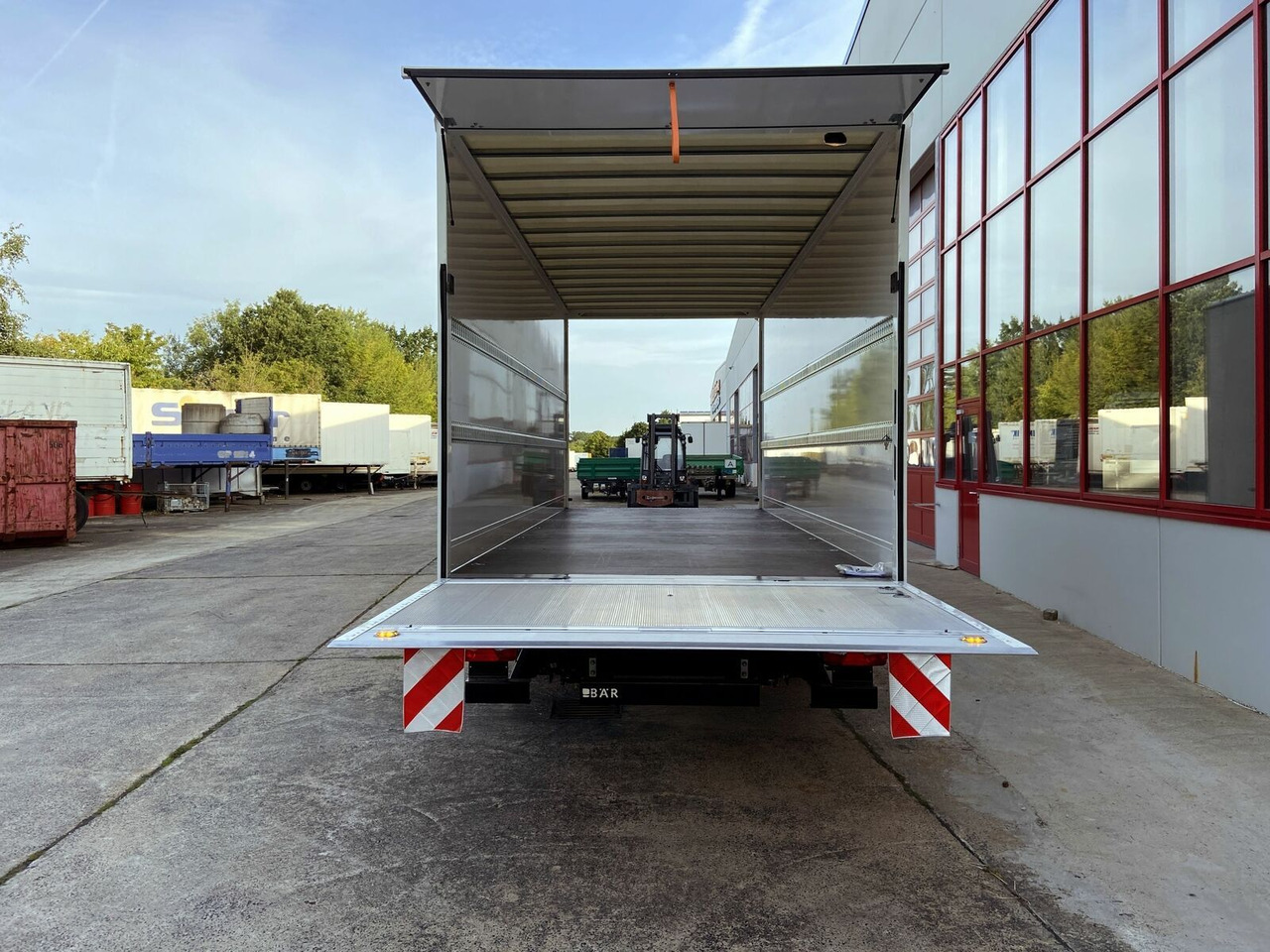 Möslein NEUER Tandem Koffer, Ladebordwand+ Durchladbar - Trailer kotak tertutup: gambar 5 Möslein NEUER Tandem Koffer, Ladebordwand+ Durchladbar - Trailer kotak tertutup: gambar 5