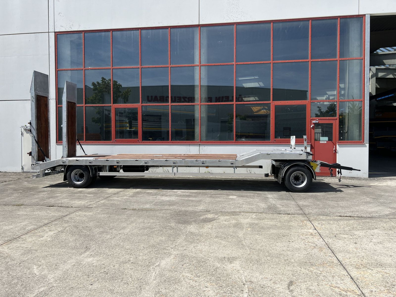 Möslein Neuer 2 Achs Tieflader- Anhänger, Verbreiterung - Trailer low bed: gambar 1 Möslein Neuer 2 Achs Tieflader- Anhänger, Verbreiterung - Trailer low bed: gambar 1