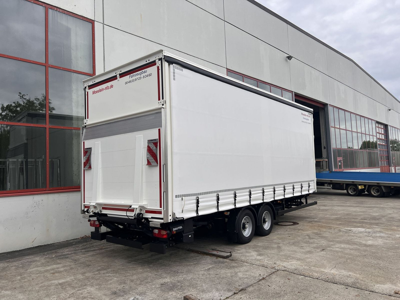 Möslein Planenanhänger, Ladebordwand + Durchladbar neuw - Truk dengan terpal samping: gambar 2 Möslein Planenanhänger, Ladebordwand + Durchladbar neuw - Truk dengan terpal samping: gambar 2