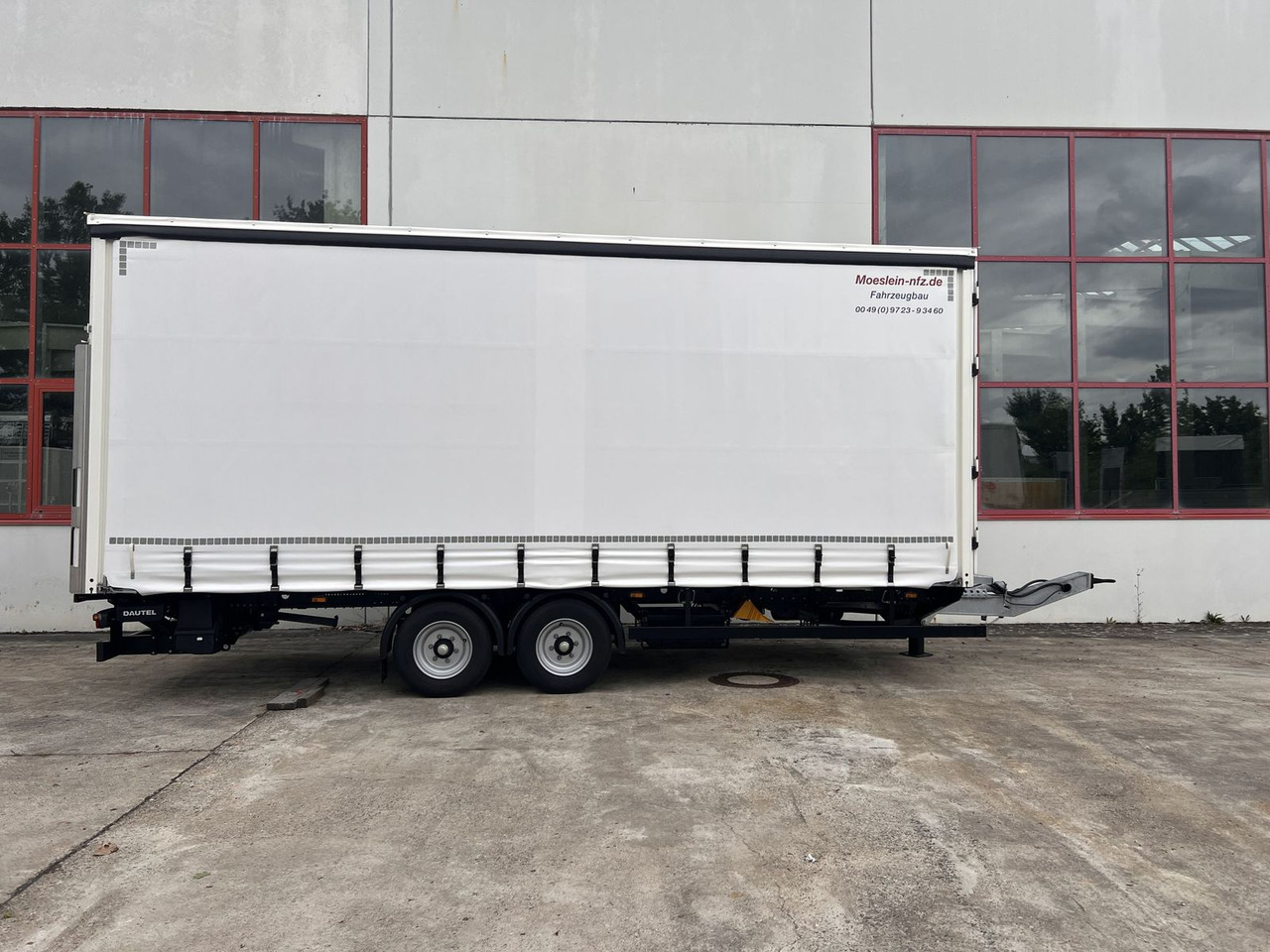 Möslein Planenanhänger, Ladebordwand + Durchladbar neuw - Trailer dengan terpal samping: gambar 1 Möslein Planenanhänger, Ladebordwand + Durchladbar neuw - Trailer dengan terpal samping: gambar 1