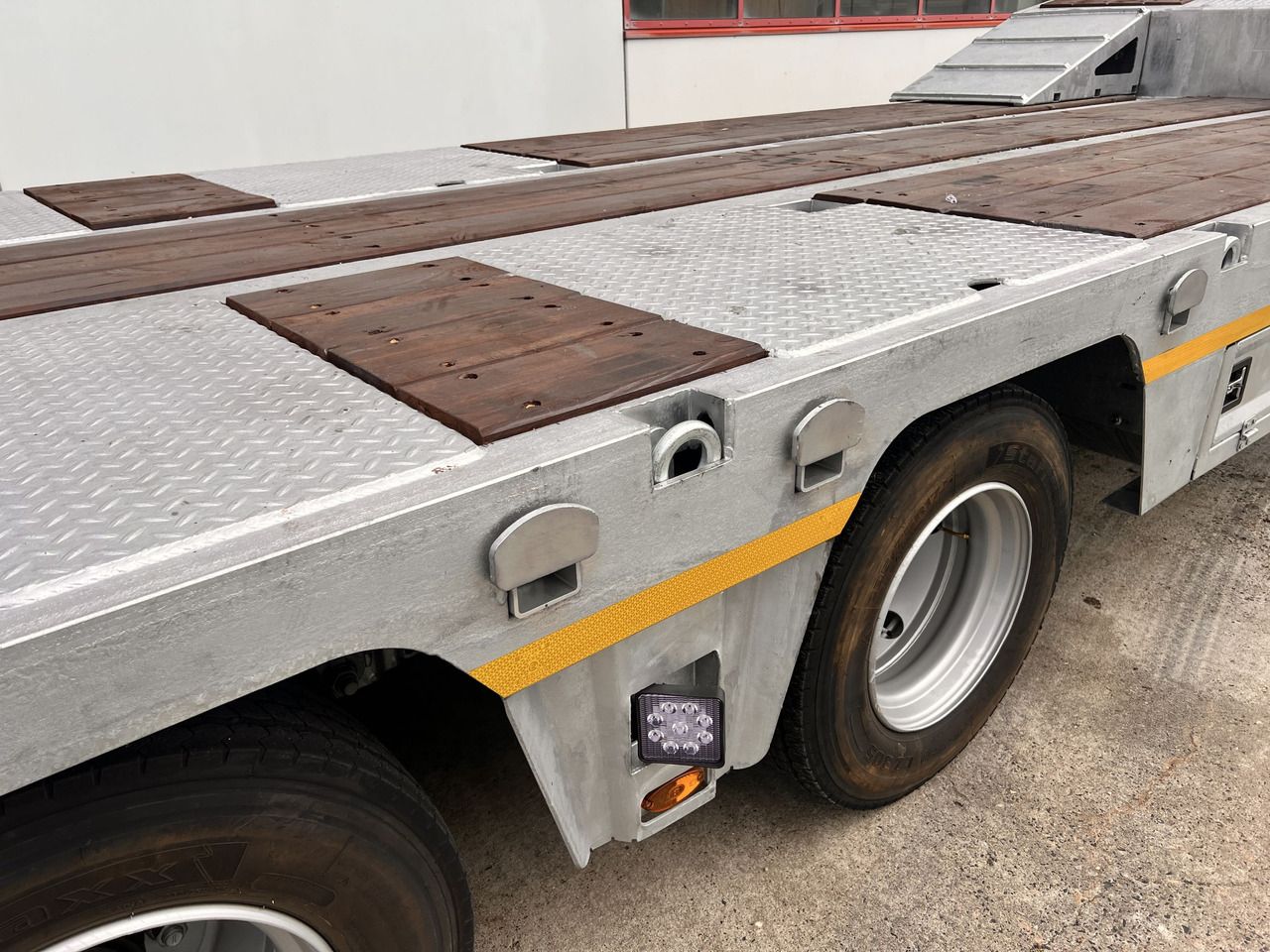 Möslein ST 3 3 Achs Satteltieflader neu - Semi-trailer low bed: gambar 3 Möslein ST 3 3 Achs Satteltieflader neu - Semi-trailer low bed: gambar 3