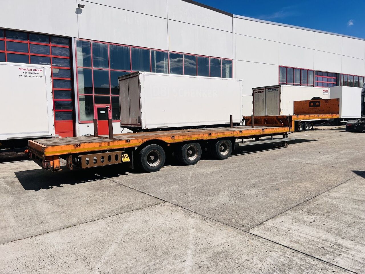 Möslein STO 3 Schwebheim 3 Achs Satteltieflader Plato 45 t GGfür Fertigteile, Baumaschinen oder Container - Semi-trailer low bed: gambar 2 Möslein STO 3 Schwebheim 3 Achs Satteltieflader Plato 45 t GGfür Fertigteile, Baumaschinen oder Container - Semi-trailer low bed: gambar 2