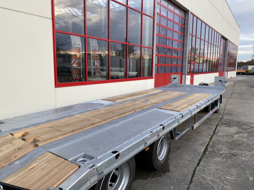 Möslein T 3-8,20 P VB H1 Blatt 3 Achs Tieflader mit gerader Ladefläche 8,10 m, Neufahrzeug - Trailer low bed: gambar 4 Möslein T 3-8,20 P VB H1 Blatt 3 Achs Tieflader mit gerader Ladefläche 8,10 m, Neufahrzeug - Trailer low bed: gambar 4