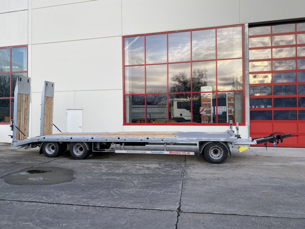 Möslein T 3-8,20 P VB H1 Blatt 3 Achs Tieflader mit gerader Ladefläche 8,10 m, Neufahrzeug - Trailer low bed: gambar 1 Möslein T 3-8,20 P VB H1 Blatt 3 Achs Tieflader mit gerader Ladefläche 8,10 m, Neufahrzeug - Trailer low bed: gambar 1