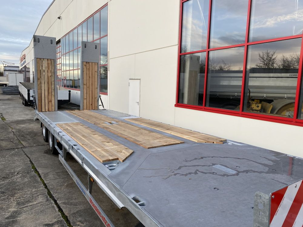 Möslein T 3-9,20 F Blatt 3 Achs Tieflader mit gerader Ladefläche 9 m, Neufahrzeug - Trailer low bed: gambar 2 Möslein T 3-9,20 F Blatt 3 Achs Tieflader mit gerader Ladefläche 9 m, Neufahrzeug - Trailer low bed: gambar 2