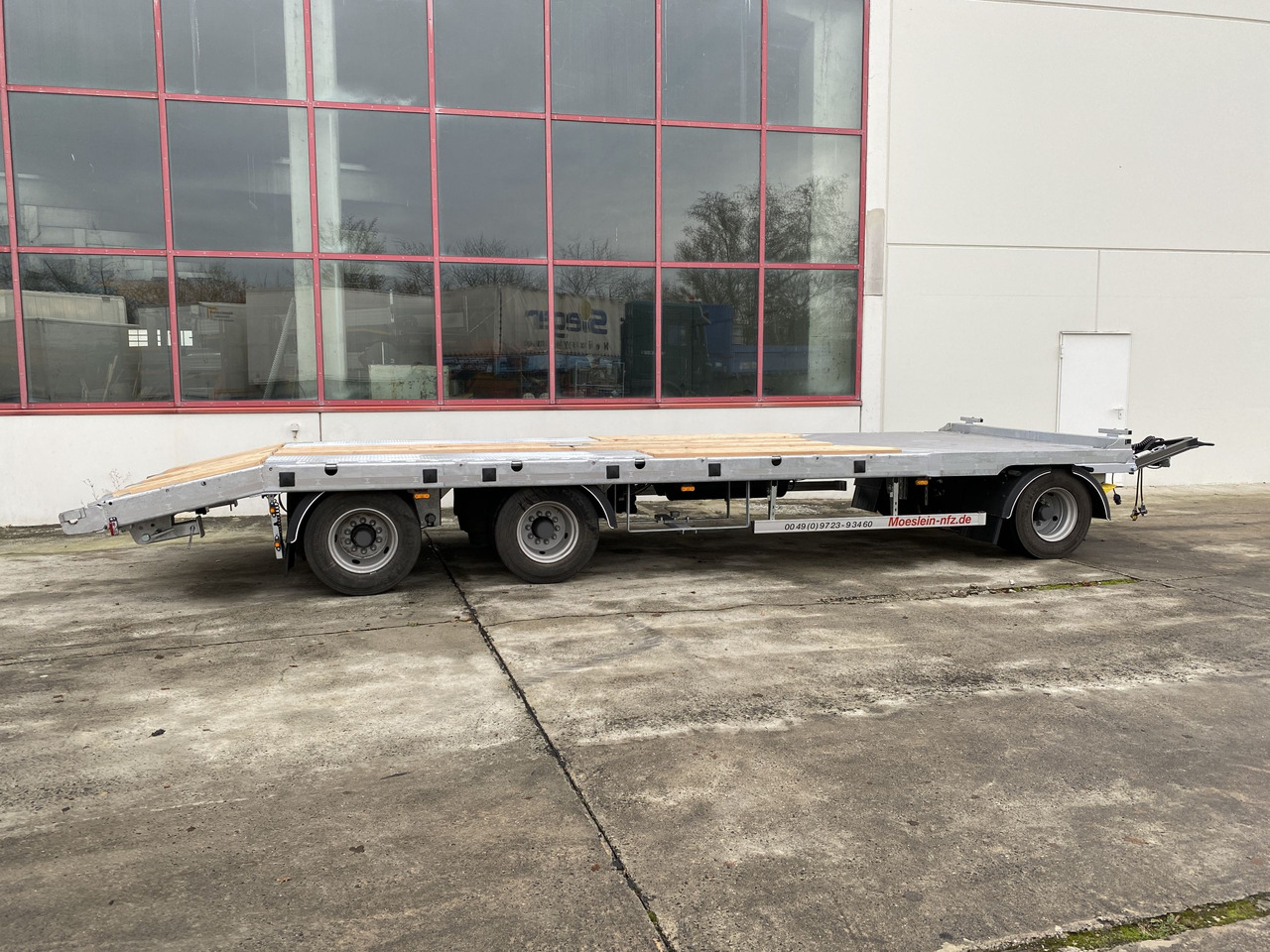Möslein T 3-P9,2 OR 3 Achs Tieflader gerader Ladefläche 9 m, Neufahrzeug - Trailer low bed: gambar 3 Möslein T 3-P9,2 OR 3 Achs Tieflader gerader Ladefläche 9 m, Neufahrzeug - Trailer low bed: gambar 3