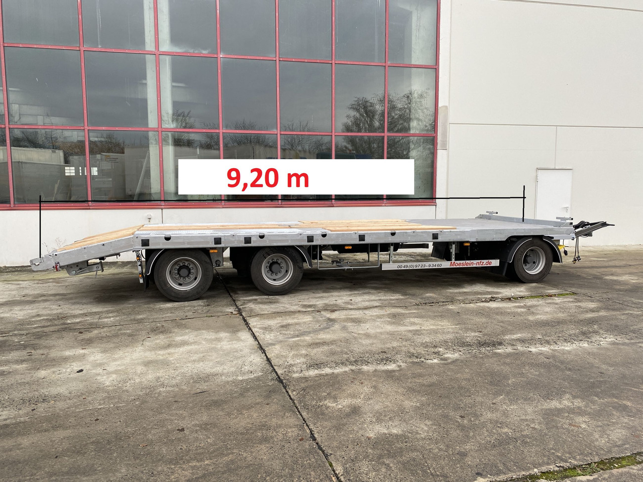 Möslein T 3-P9,2 OR 3 Achs Tieflader gerader Ladefläche 9 m, Neufahrzeug - Trailer low bed: gambar 1 Möslein T 3-P9,2 OR 3 Achs Tieflader gerader Ladefläche 9 m, Neufahrzeug - Trailer low bed: gambar 1