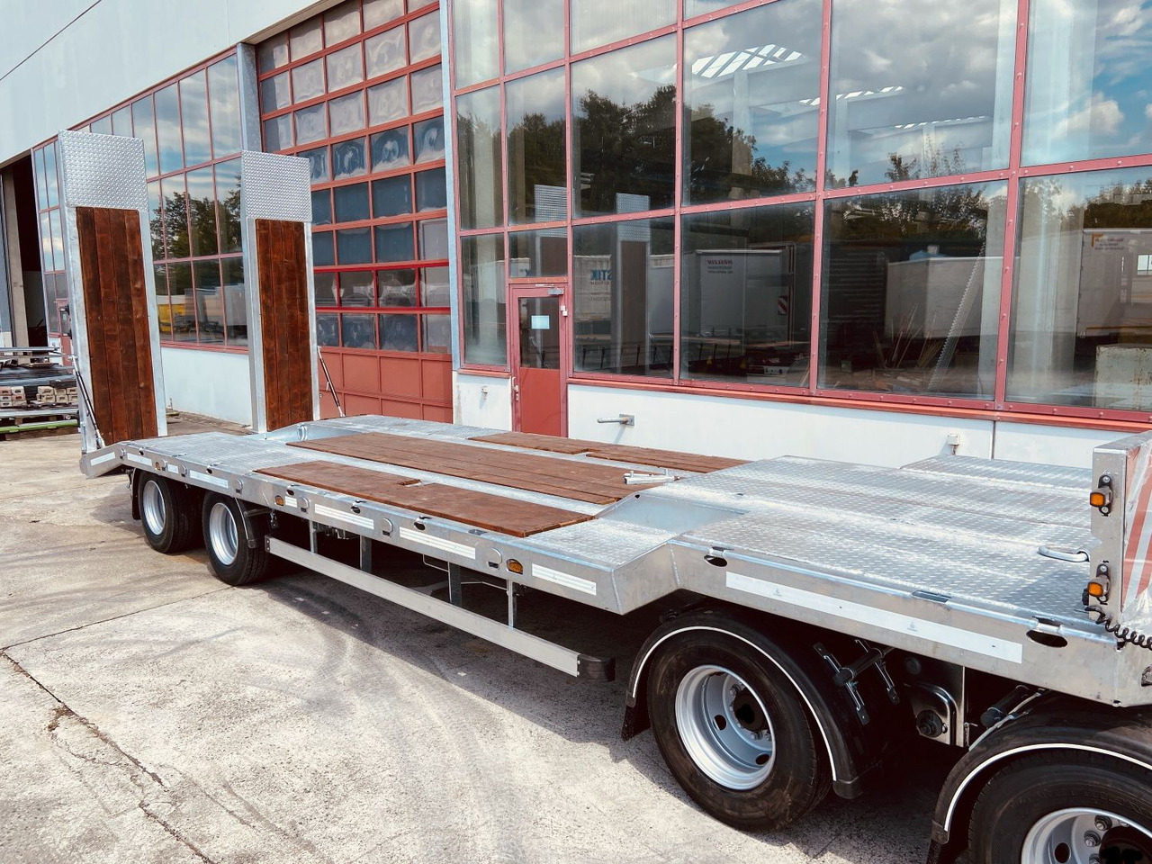 Trailer low bed untuk pengangkutan mesin berat baru Möslein T 4 VB F  4 Achs Tieflader- Anhänger, Neufahrzeug: gambar 6