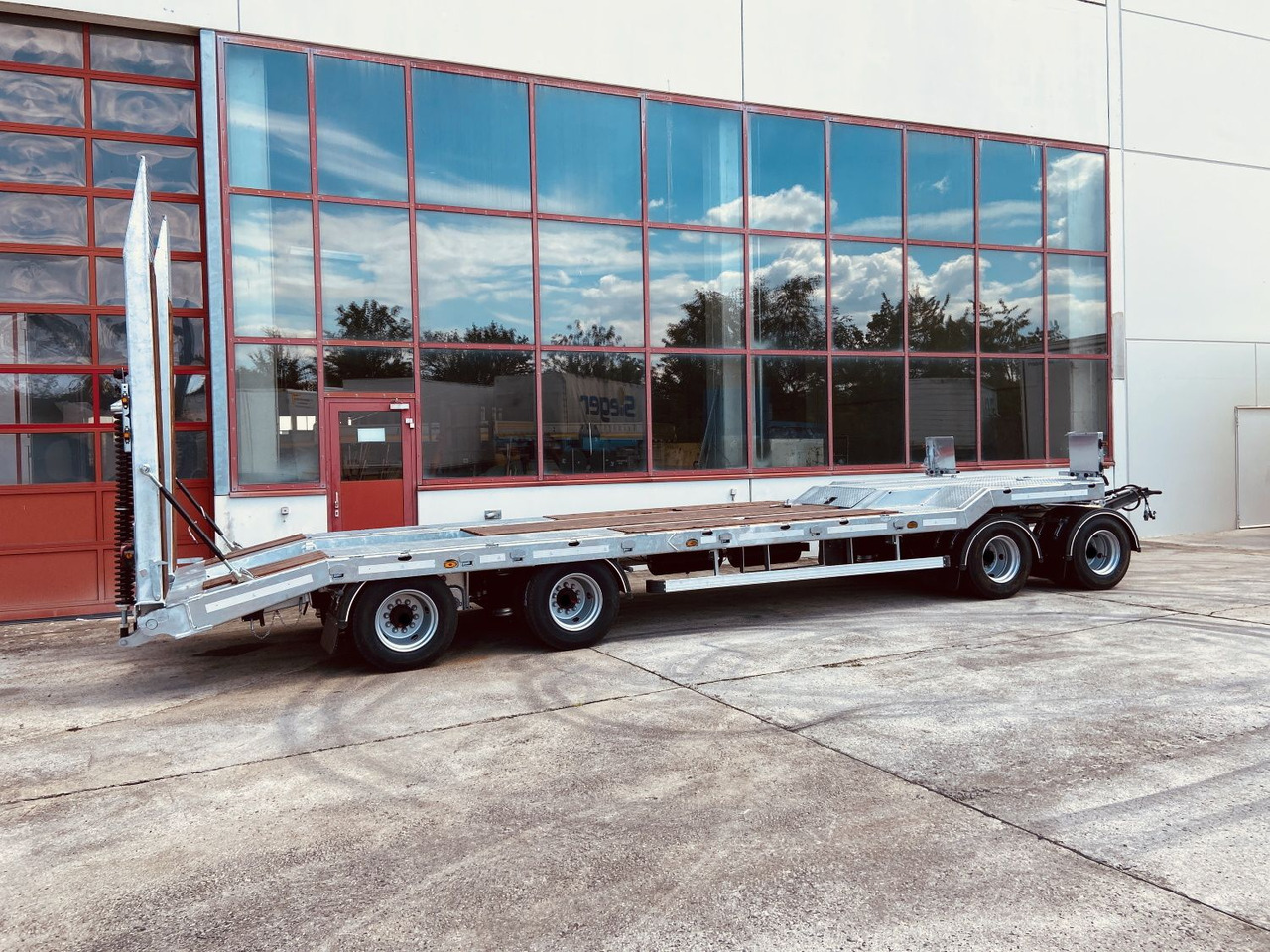 Möslein T 4 VB F 4 Achs Tieflader- Anhänger, Neufahrzeug - Trailer low bed: gambar 2 Möslein T 4 VB F 4 Achs Tieflader- Anhänger, Neufahrzeug - Trailer low bed: gambar 2