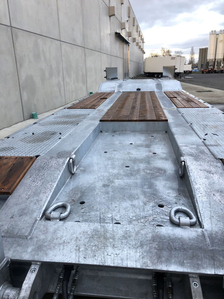 Möslein T 4 VB H1 neuer 4 Achs Tieflader hydraulischen Rampen - Trailer low bed: gambar 2 Möslein T 4 VB H1 neuer 4 Achs Tieflader hydraulischen Rampen - Trailer low bed: gambar 2