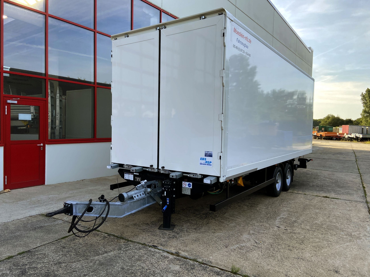Möslein TK0105D-L Weiß Tandem Koffer, Ladebordwand 1,5 t + DurchladbarNeufahrzeug -- - Trailer kotak tertutup: gambar 4 Möslein TK0105D-L Weiß Tandem Koffer, Ladebordwand 1,5 t + DurchladbarNeufahrzeug -- - Trailer kotak tertutup: gambar 4