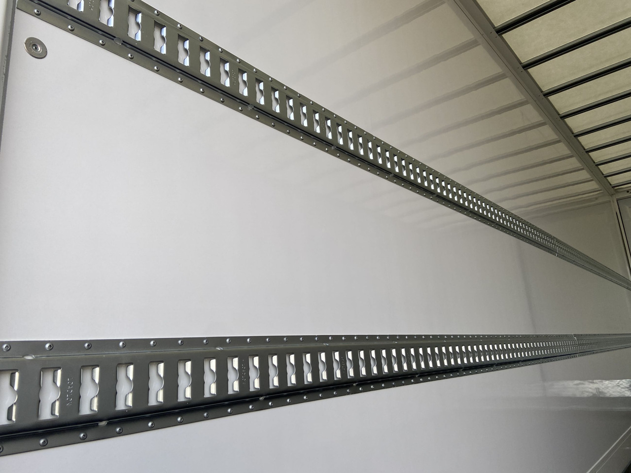 Möslein TKO 105 D 7m weiß Tandem- Koffer, Durchladbar, -- Neufahrzeug -- - Trailer kotak tertutup: gambar 5 Möslein TKO 105 D 7m weiß Tandem- Koffer, Durchladbar, -- Neufahrzeug -- - Trailer kotak tertutup: gambar 5