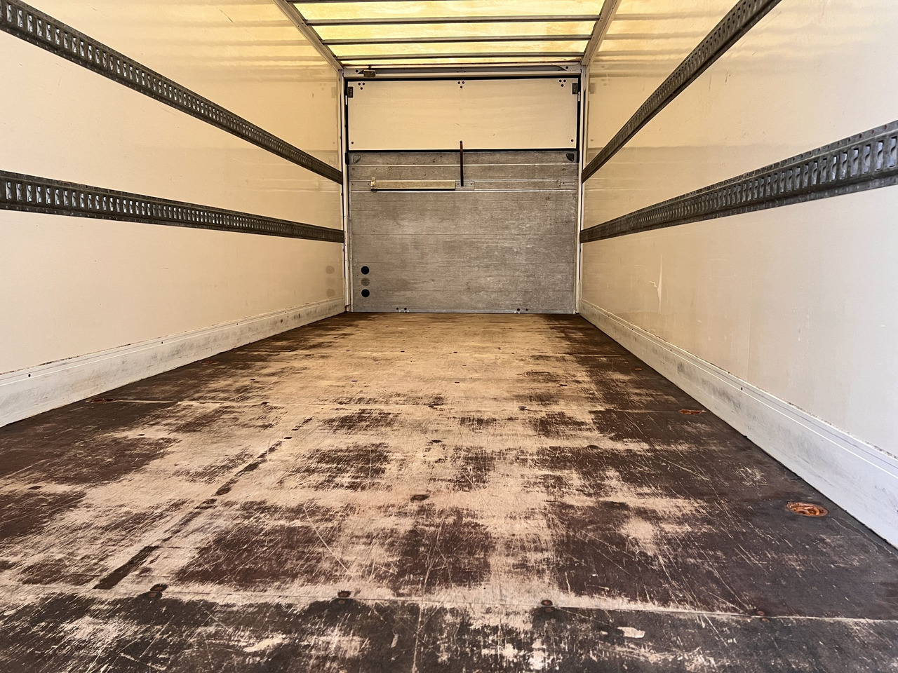 Möslein TKO 105 DL Schwebheim Tandem Koffer mit Ladebordwand 1,5 t + Durchladbar - Trailer kotak tertutup: gambar 5 Möslein TKO 105 DL Schwebheim Tandem Koffer mit Ladebordwand 1,5 t + Durchladbar - Trailer kotak tertutup: gambar 5