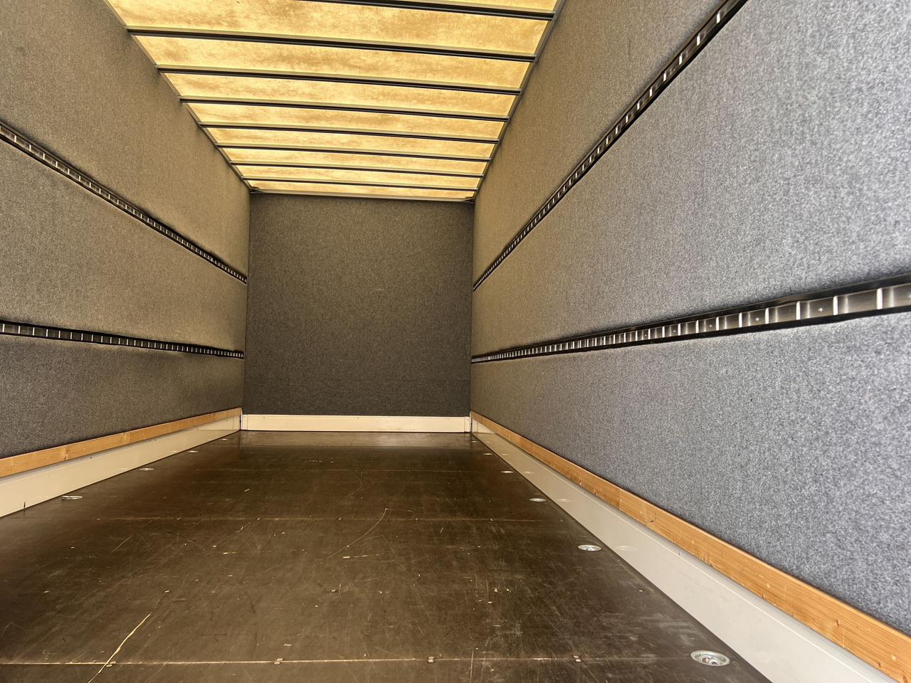 Möslein TKO 105 Schwebheim Tandem- Möbel Koffer- Anhänger - Trailer kotak tertutup: gambar 3 Möslein TKO 105 Schwebheim Tandem- Möbel Koffer- Anhänger - Trailer kotak tertutup: gambar 3