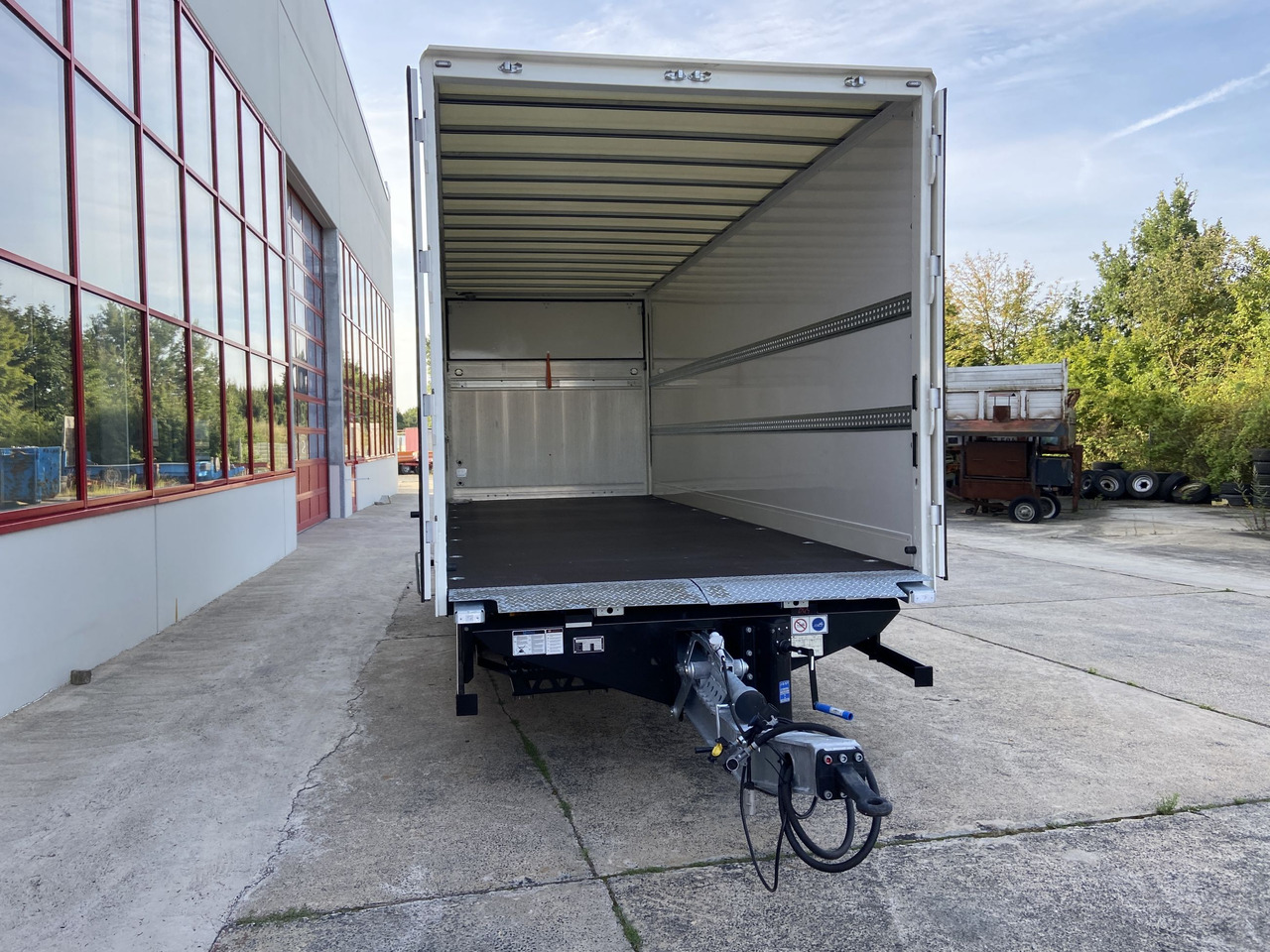 Möslein TKO105 D-L 6 m NEUER Tandem Koffer, Ladebordwand+ Durchladbar - Trailer kotak tertutup: gambar 4 Möslein TKO105 D-L 6 m NEUER Tandem Koffer, Ladebordwand+ Durchladbar - Trailer kotak tertutup: gambar 4