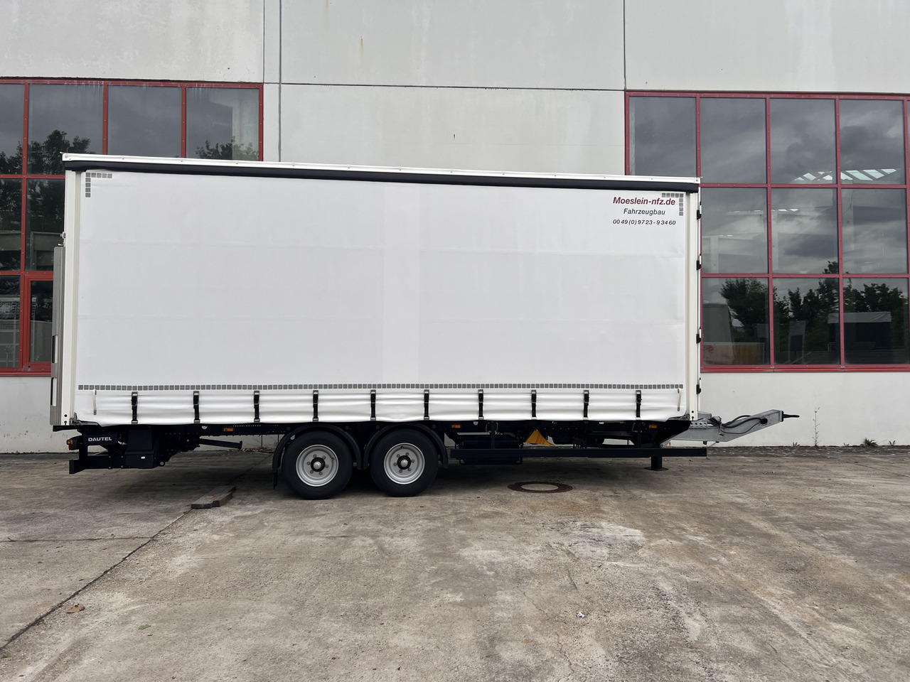Möslein TPS 105 D-L Planenanhänger, Ladebordwand + Durchladbar neuwertig - Trailer dengan terpal samping: gambar 1 Möslein TPS 105 D-L Planenanhänger, Ladebordwand + Durchladbar neuwertig - Trailer dengan terpal samping: gambar 1