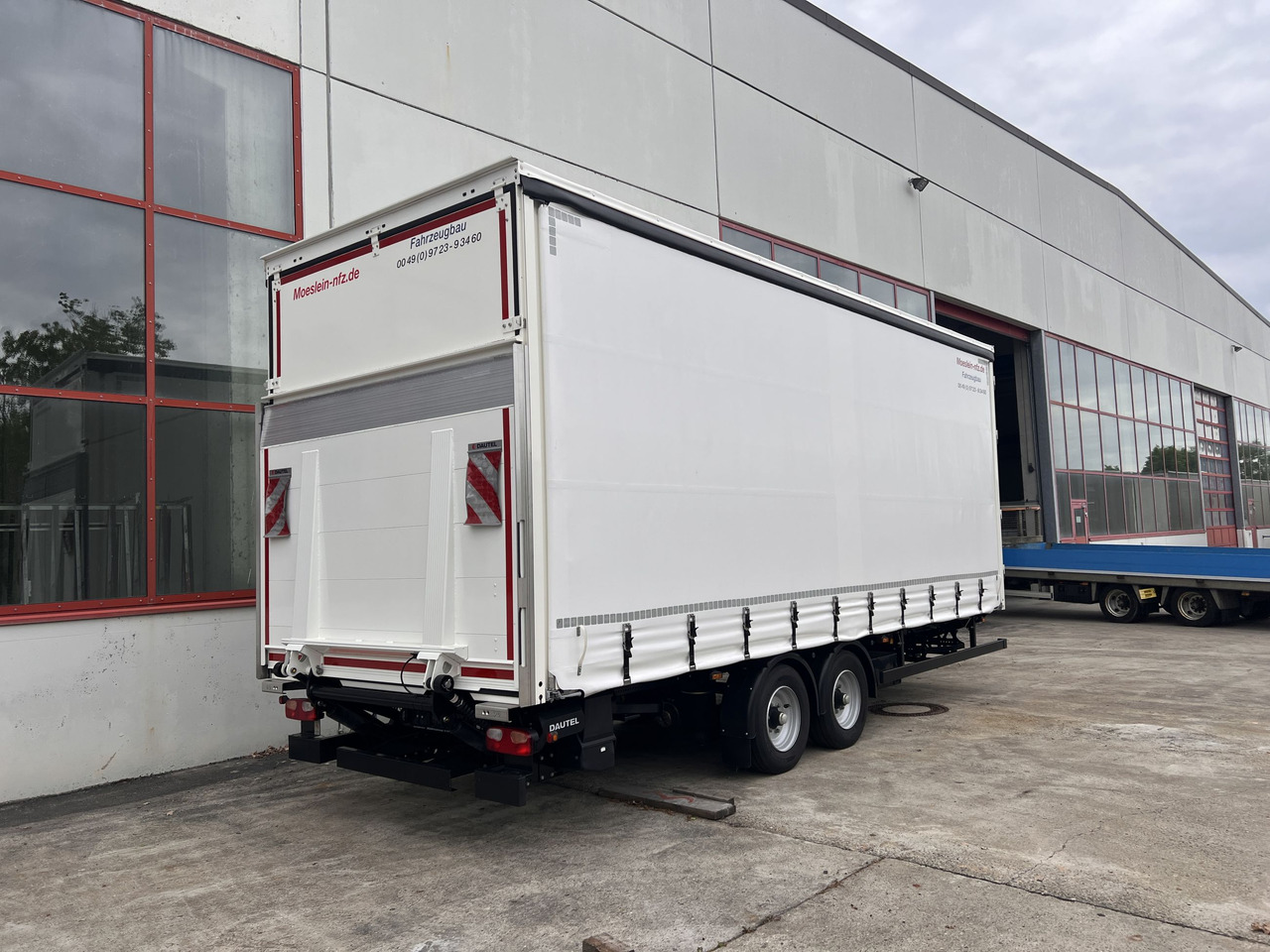 Möslein TPS 105 D-L Planenanhänger, Ladebordwand + Durchladbar neuwertig - Trailer dengan terpal samping: gambar 2 Möslein TPS 105 D-L Planenanhänger, Ladebordwand + Durchladbar neuwertig - Trailer dengan terpal samping: gambar 2