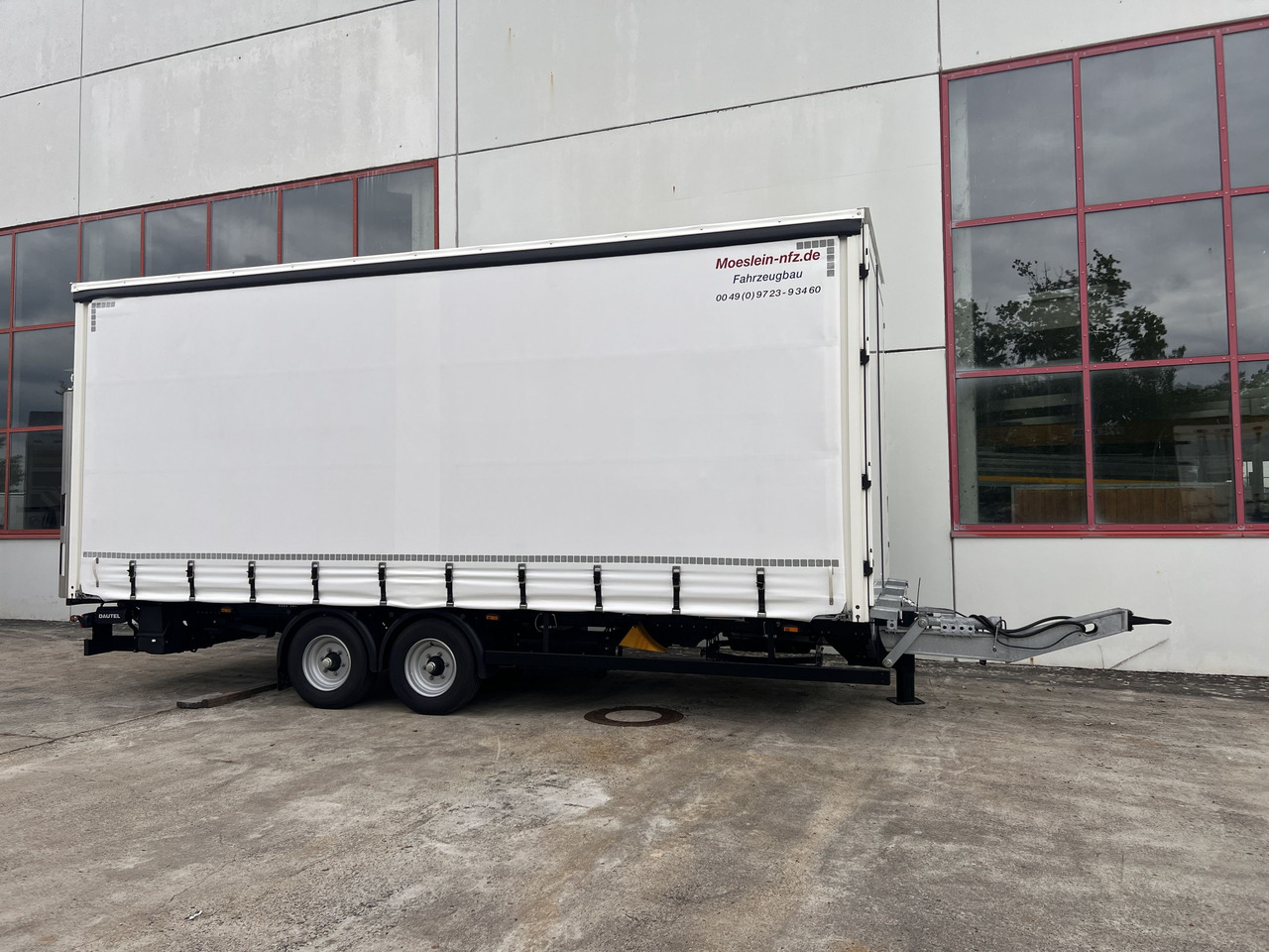 Möslein TPS 105 D-L Planenanhänger, Ladebordwand + Durchladbar neuwertig - Trailer dengan terpal samping: gambar 4 Möslein TPS 105 D-L Planenanhänger, Ladebordwand + Durchladbar neuwertig - Trailer dengan terpal samping: gambar 4
