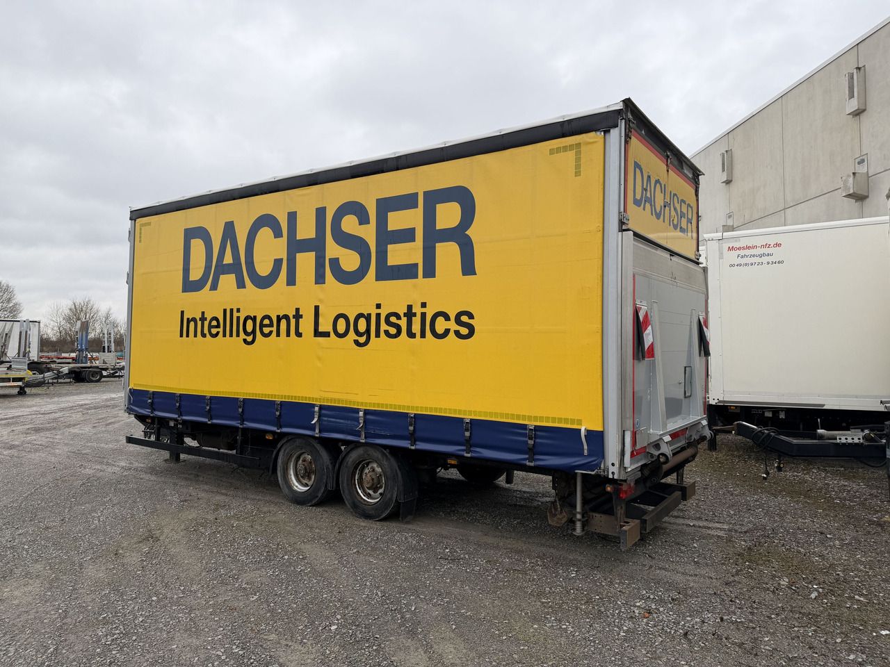 Möslein TPS 105 D-L Tandemplane Ladebordwand + Durchladbar - Trailer dengan terpal samping: gambar 1 Möslein TPS 105 D-L Tandemplane Ladebordwand + Durchladbar - Trailer dengan terpal samping: gambar 1