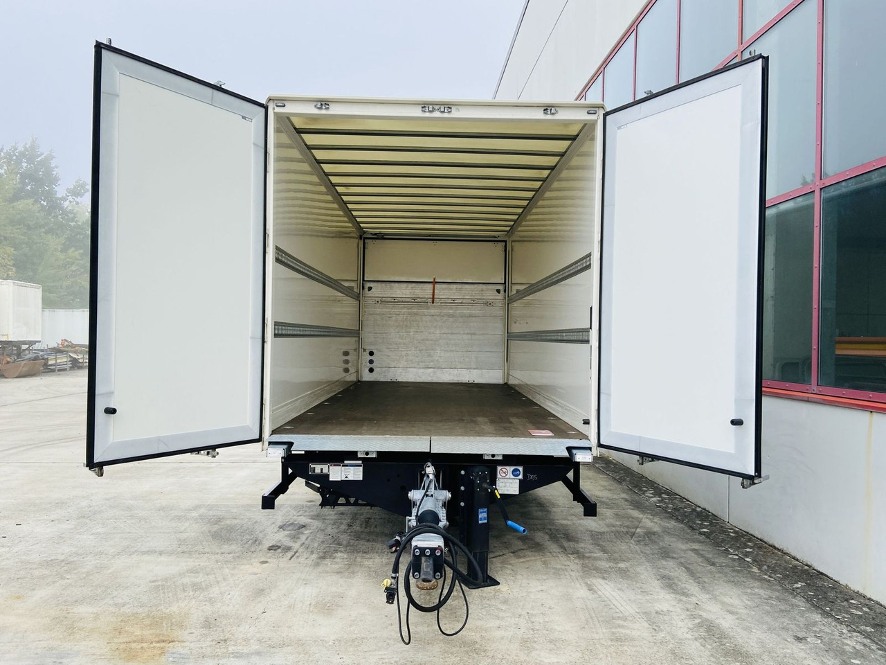 Möslein Tandem Koffer, Ladebordwand 1,5 t + Durchladbar - Trailer kotak tertutup: gambar 5 Möslein Tandem Koffer, Ladebordwand 1,5 t + Durchladbar - Trailer kotak tertutup: gambar 5