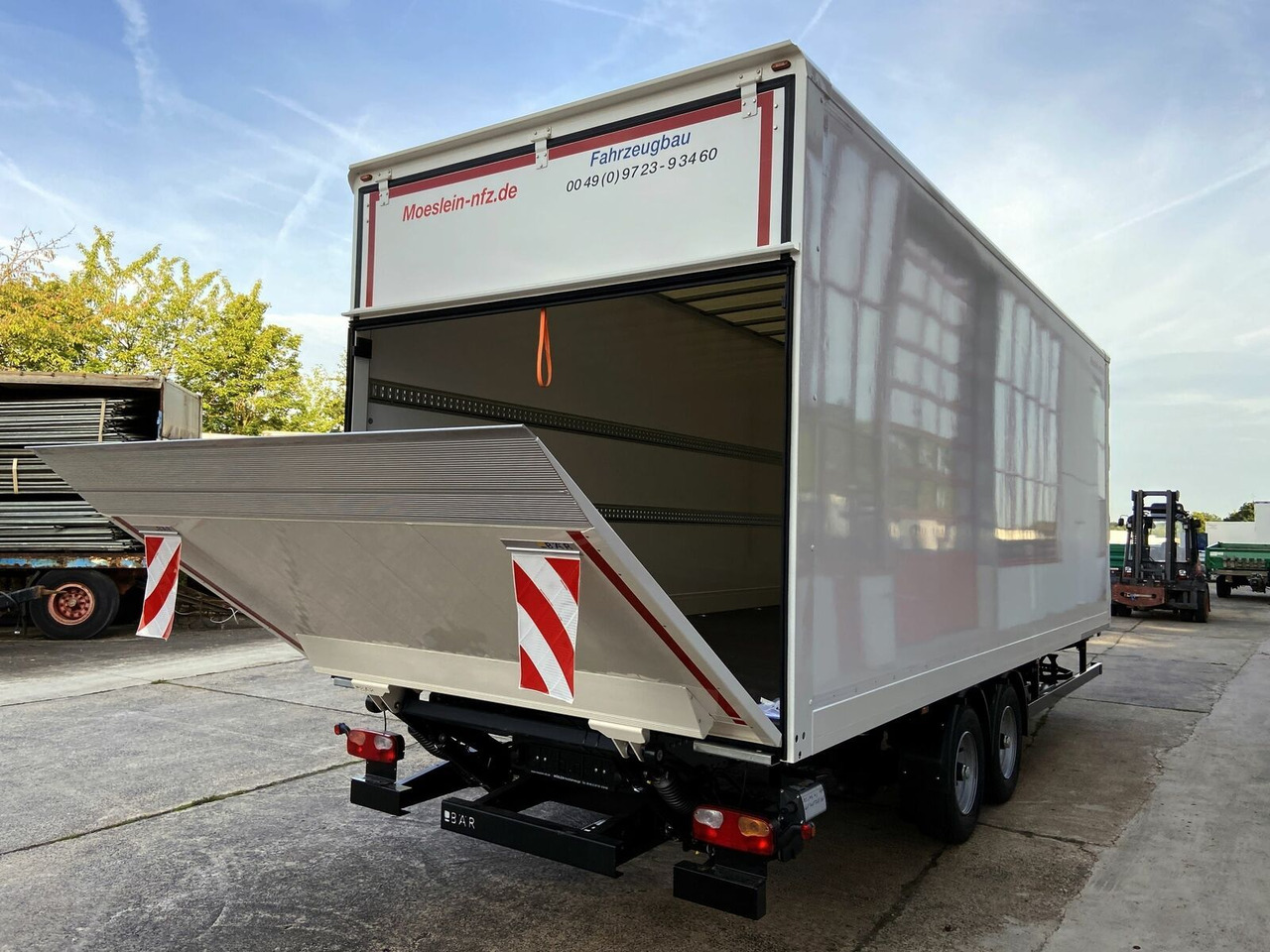 Möslein Tandem Koffer, Ladebordwand 1,5 t + Durchladbar - Trailer kotak tertutup: gambar 2 Möslein Tandem Koffer, Ladebordwand 1,5 t + Durchladbar - Trailer kotak tertutup: gambar 2
