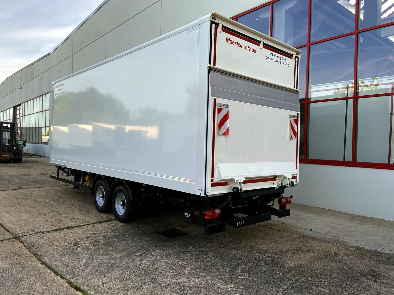 Möslein Tandem Koffer, Ladebordwand 1,5 t + Durchladbar - Trailer kotak tertutup: gambar 5 Möslein Tandem Koffer, Ladebordwand 1,5 t + Durchladbar - Trailer kotak tertutup: gambar 5